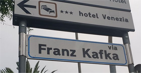 Via Franz Kafka in der Nähe des Strandes von Riva del Garda (© Jan Albin)